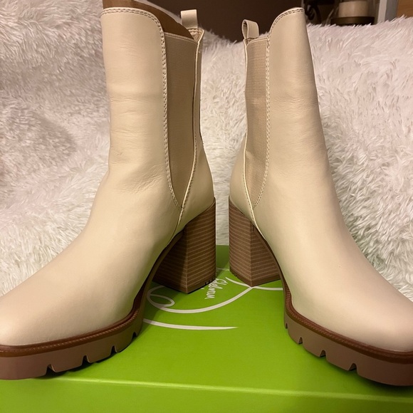 NWT Sam Edelman Rollins Block Heel Chelsea Boot in Modern Ivory - Picture 9 of 13